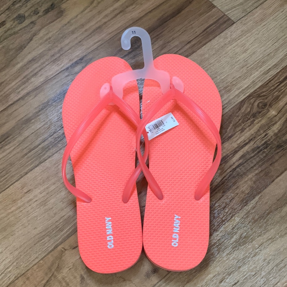 Old navy pink flip flops